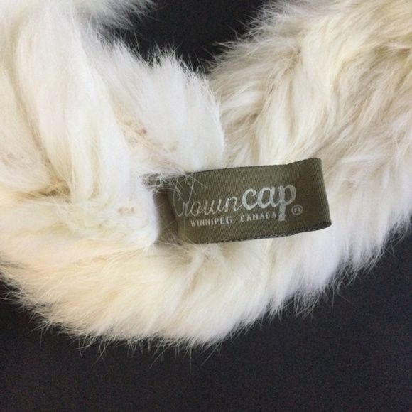 Crown Cap Superior 100% Rabbit Fur Scarf In A Rich Cream Color - Picture 6 of 7